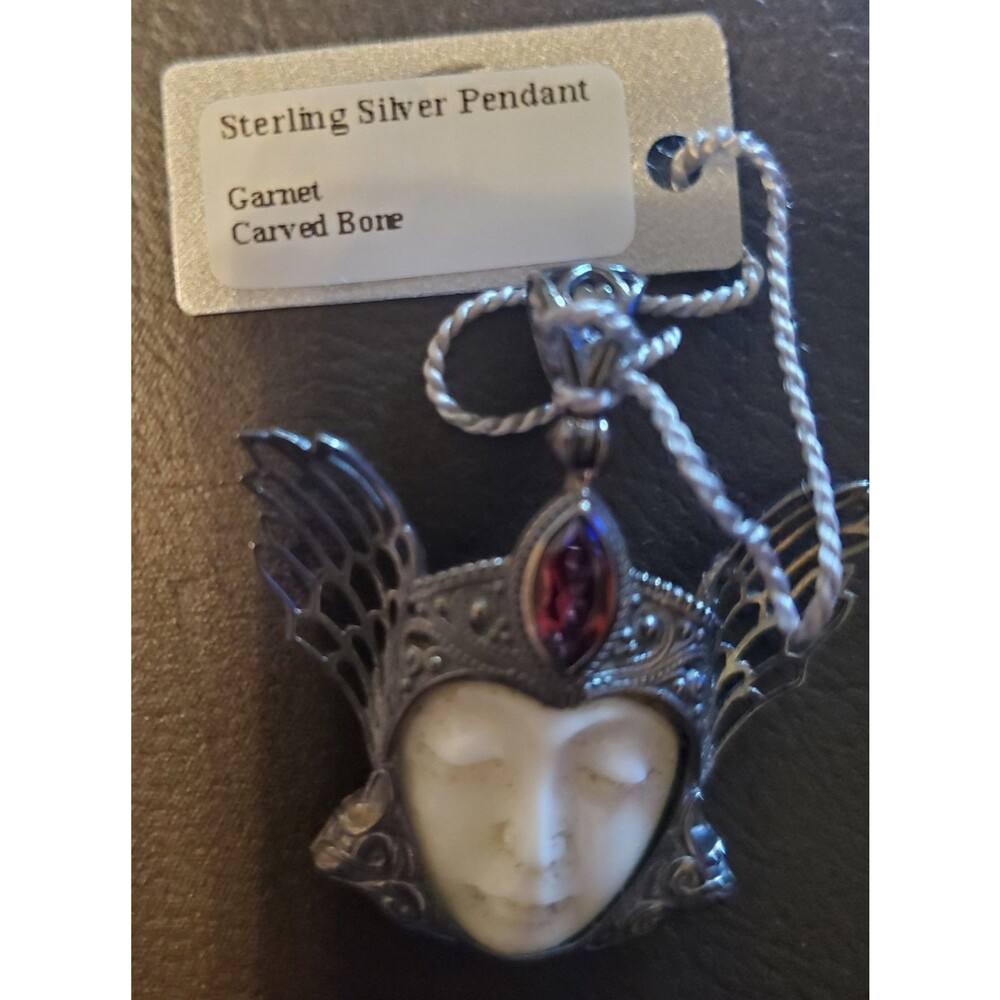 Starborn Creations Sterling 925 Silver Hand Carved Bne & Garnet Freya Pendant - Picture 6 of 6